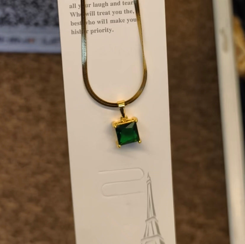 Green Pendant with Snake Chain SC0101