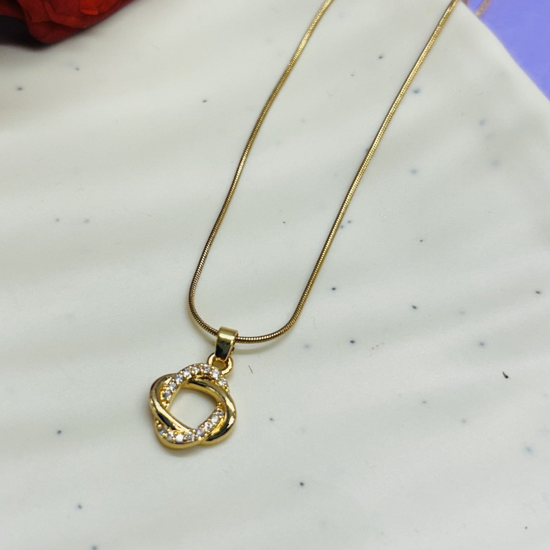 Minimal Chain Pendant